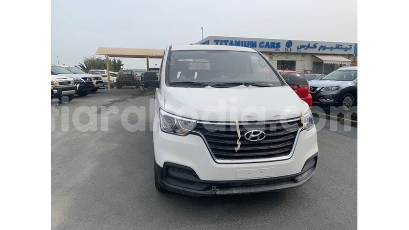 Big with watermark hyundai cargo diana import dubai 5718