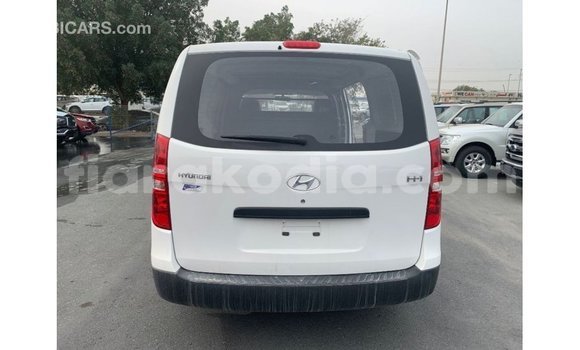 Hividy Hyundai Cargo fotsy Car in Import - Dubai in Diana Hividy Hyundai Cargo fotsy Car in Import - Dubai in Diana