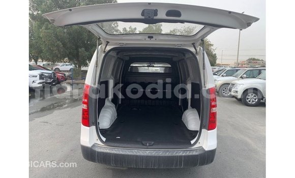 Hividy Hyundai Cargo fotsy Car in Import - Dubai in Diana Hividy Hyundai Cargo fotsy Car in Import - Dubai in Diana