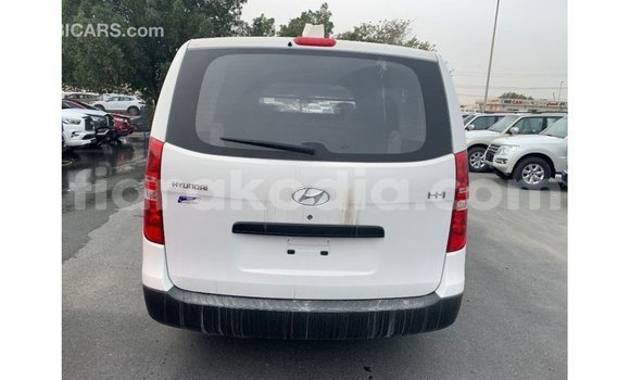 Hividy Hyundai Cargo fotsy Car in Import - Dubai in Diana Hividy Hyundai Cargo fotsy Car in Import - Dubai in Diana