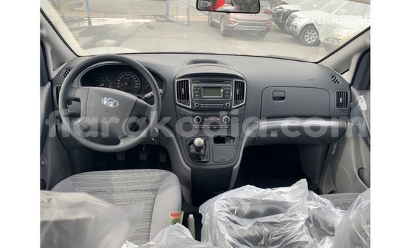 Hividy Hyundai Cargo fotsy Car in Import - Dubai in Diana Hividy Hyundai Cargo fotsy Car in Import - Dubai in Diana