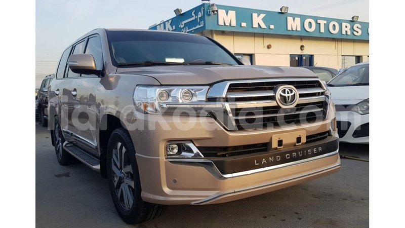 Big with watermark toyota land cruiser diana import dubai 5719