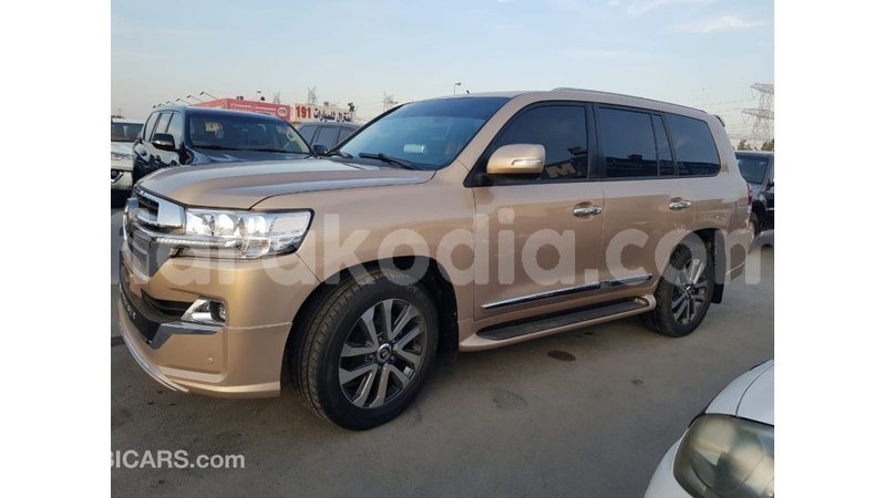 Big with watermark toyota land cruiser diana import dubai 5719