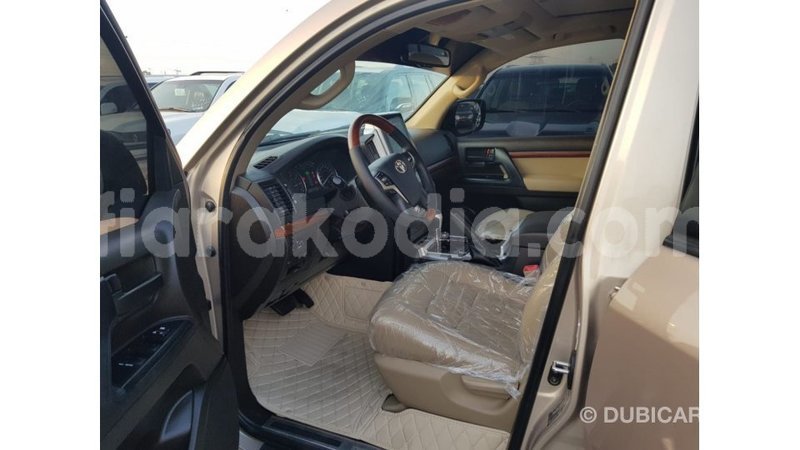 Big with watermark toyota land cruiser diana import dubai 5719