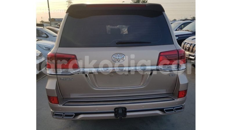 Big with watermark toyota land cruiser diana import dubai 5719