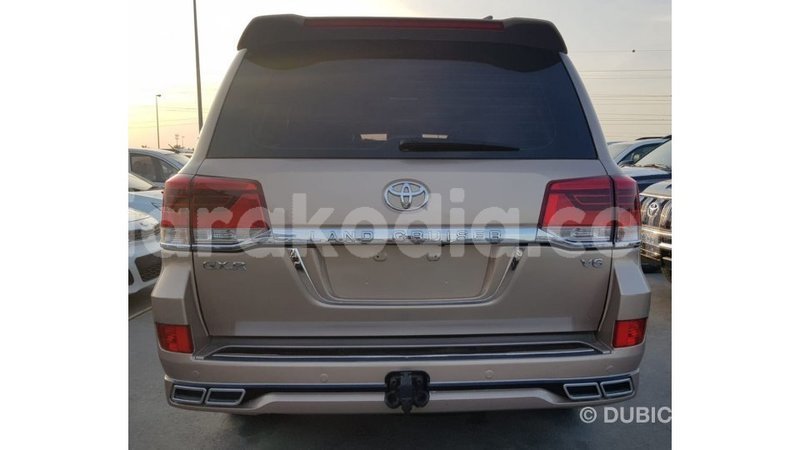 Big with watermark toyota land cruiser diana import dubai 5719