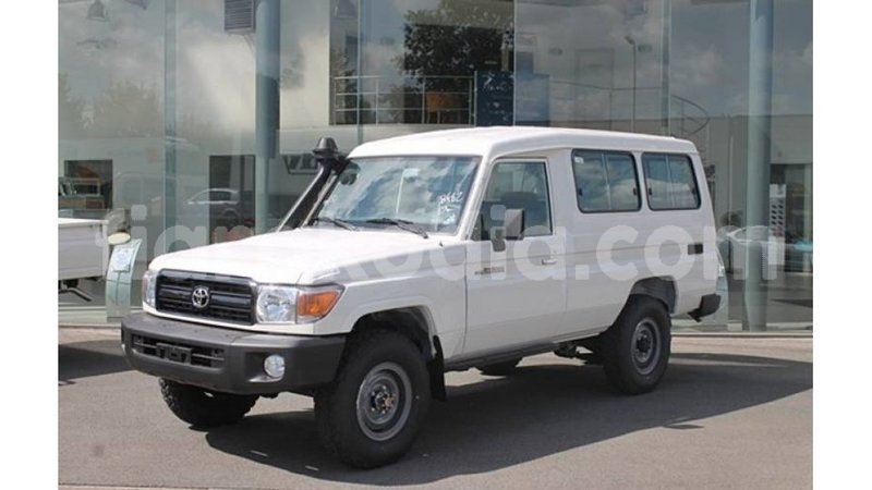 Big with watermark toyota land cruiser diana import dubai 5721