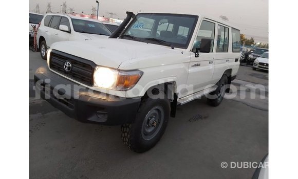 Acheter Import Voiture Toyota Land Cruiser Blanc à Import - Dubai, Diana Acheter Import Voiture Toyota Land Cruiser Blanc à Import - Dubai, Diana