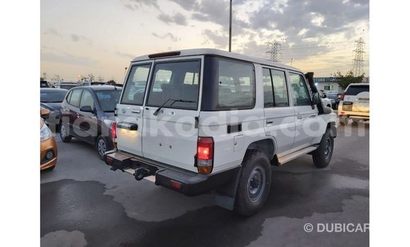 Acheter Import Voiture Toyota Land Cruiser Blanc à Import - Dubai, Diana Acheter Import Voiture Toyota Land Cruiser Blanc à Import - Dubai, Diana