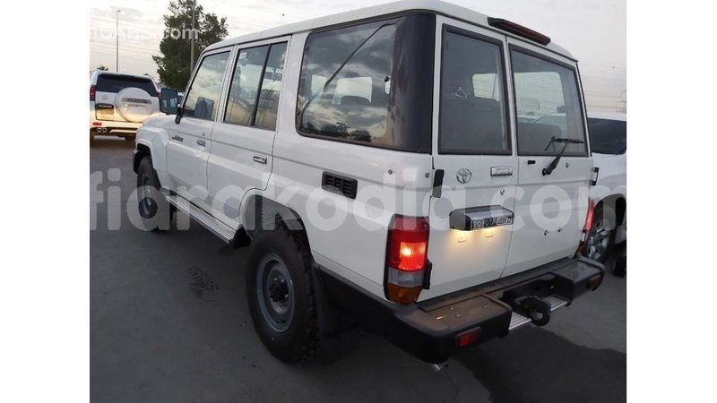 Big with watermark toyota land cruiser diana import dubai 5724