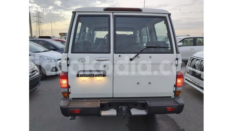 Big with watermark toyota land cruiser diana import dubai 5724