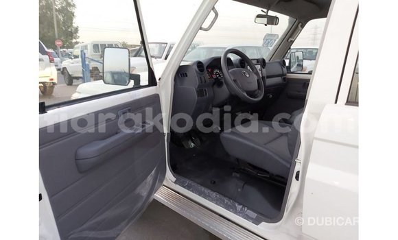 Acheter Import Voiture Toyota Land Cruiser Blanc à Import - Dubai, Diana Acheter Import Voiture Toyota Land Cruiser Blanc à Import - Dubai, Diana