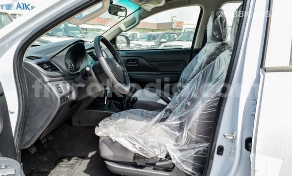 Acheter Import Voiture Mitsubishi L200 Blanc à Import - Dubai, Diana Acheter Import Voiture Mitsubishi L200 Blanc à Import - Dubai, Diana