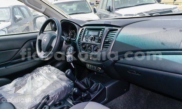 Acheter Import Voiture Mitsubishi L200 Blanc à Import - Dubai, Diana Acheter Import Voiture Mitsubishi L200 Blanc à Import - Dubai, Diana