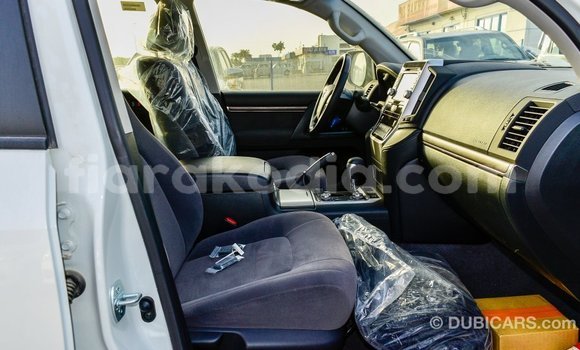Hividy Toyota Land Cruiser fotsy Car in Import - Dubai in Diana Hividy Toyota Land Cruiser fotsy Car in Import - Dubai in Diana