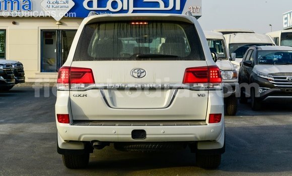 Hividy Toyota Land Cruiser fotsy Car in Import - Dubai in Diana Hividy Toyota Land Cruiser fotsy Car in Import - Dubai in Diana