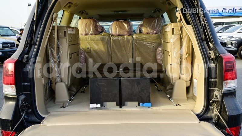 Big with watermark toyota land cruiser diana import dubai 5731