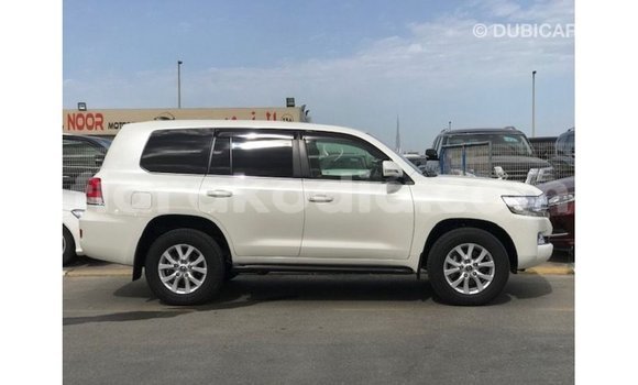 Acheter Import Voiture Toyota Land Cruiser Blanc à Import - Dubai, Diana Acheter Import Voiture Toyota Land Cruiser Blanc à Import - Dubai, Diana