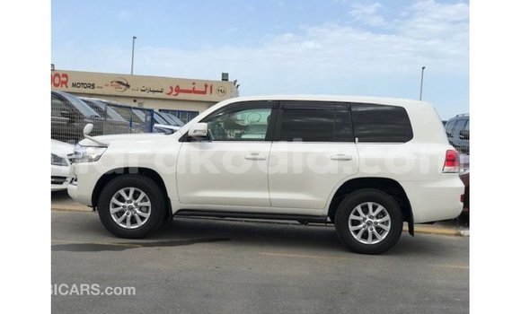 Acheter Import Voiture Toyota Land Cruiser Blanc à Import - Dubai, Diana Acheter Import Voiture Toyota Land Cruiser Blanc à Import - Dubai, Diana