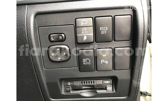 Acheter Import Voiture Toyota Land Cruiser Blanc à Import - Dubai, Diana Acheter Import Voiture Toyota Land Cruiser Blanc à Import - Dubai, Diana