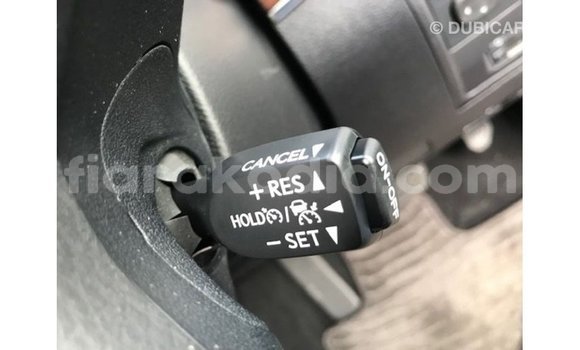 Acheter Import Voiture Toyota Land Cruiser Blanc à Import - Dubai, Diana Acheter Import Voiture Toyota Land Cruiser Blanc à Import - Dubai, Diana