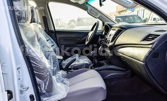 Acheter Import Voiture Mitsubishi L200 Blanc à Import - Dubai, Diana Acheter Import Voiture Mitsubishi L200 Blanc à Import - Dubai, Diana