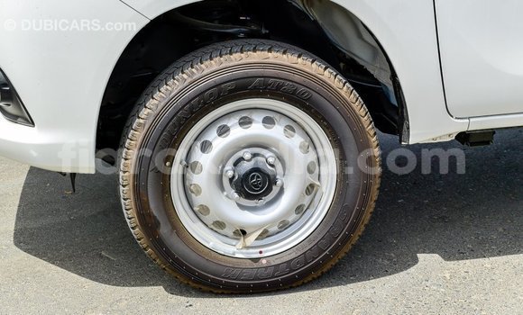 Acheter Import Voiture Toyota Hilux Blanc à Import - Dubai, Diana Acheter Import Voiture Toyota Hilux Blanc à Import - Dubai, Diana