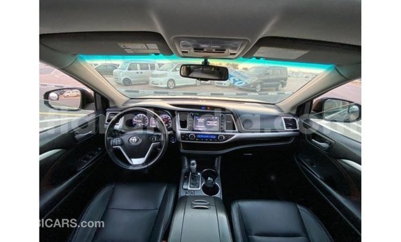 Acheter Import Voiture Toyota Highlander Noir à Import - Dubai, Diana Acheter Import Voiture Toyota Highlander Noir à Import - Dubai, Diana