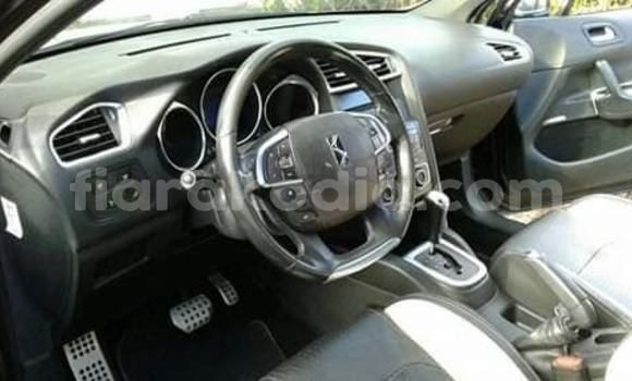 Hividy Citroen DS4 Black Car in Antananarivo in Analamanga Hividy Citroen DS4 Black Car in Antananarivo in Analamanga