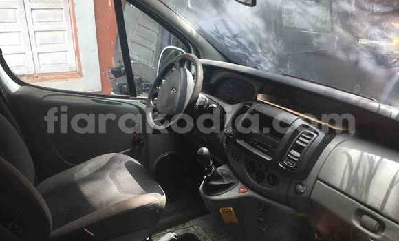 Hividy Renault Traffic Black Car in Antananarivo in Analamanga Hividy Renault Traffic Black Car in Antananarivo in Analamanga