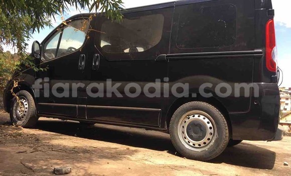 Hividy Renault Traffic Black Car in Antananarivo in Analamanga Hividy Renault Traffic Black Car in Antananarivo in Analamanga