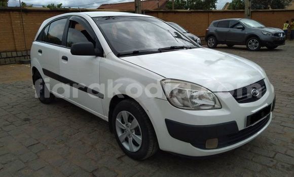 Hividy Kia Rio fotsy Car in Antananarivo in Analamanga Hividy Kia Rio fotsy Car in Antananarivo in Analamanga