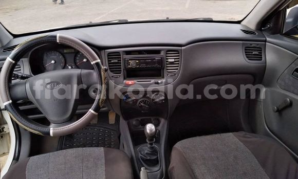 Hividy Kia Rio fotsy Car in Antananarivo in Analamanga Hividy Kia Rio fotsy Car in Antananarivo in Analamanga