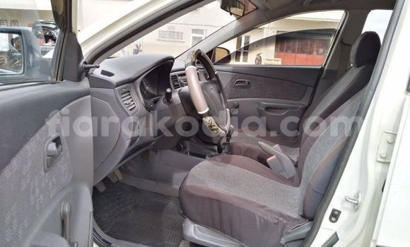 Hividy Kia Rio fotsy Car in Antananarivo in Analamanga Hividy Kia Rio fotsy Car in Antananarivo in Analamanga