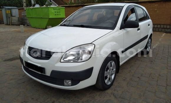 Hividy Kia Rio fotsy Car in Antananarivo in Analamanga Hividy Kia Rio fotsy Car in Antananarivo in Analamanga