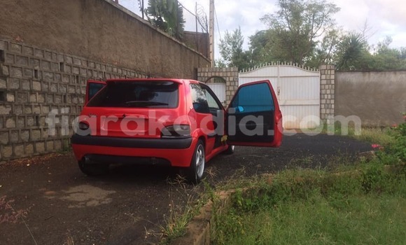 Hividy Citroen Saxo Red Car in Antananarivo in Analamanga Hividy Citroen Saxo Red Car in Antananarivo in Analamanga