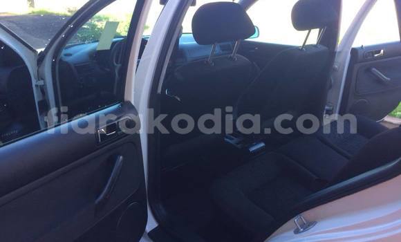 Hividy Volkswagen Golf fotsy Car in Antananarivo in Analamanga Hividy Volkswagen Golf fotsy Car in Antananarivo in Analamanga