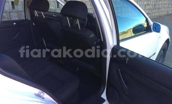 Hividy Volkswagen Golf fotsy Car in Antananarivo in Analamanga Hividy Volkswagen Golf fotsy Car in Antananarivo in Analamanga