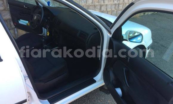 Hividy Volkswagen Golf fotsy Car in Antananarivo in Analamanga Hividy Volkswagen Golf fotsy Car in Antananarivo in Analamanga