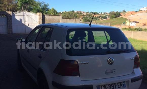 Hividy Volkswagen Golf fotsy Car in Antananarivo in Analamanga Hividy Volkswagen Golf fotsy Car in Antananarivo in Analamanga