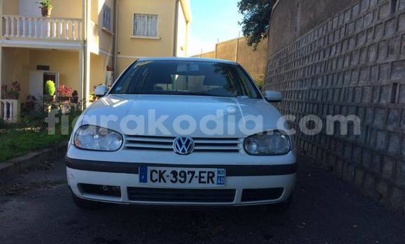 Hividy Volkswagen Golf fotsy Car in Antananarivo in Analamanga Hividy Volkswagen Golf fotsy Car in Antananarivo in Analamanga