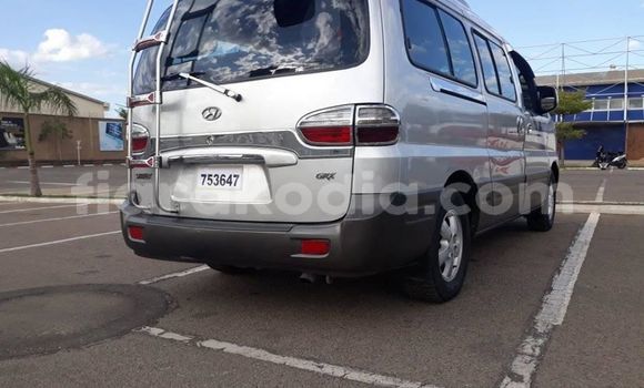 Acheter Occasion Voiture Hyundai Starex Gris à Antananarivo, Analamanga Acheter Occasion Voiture Hyundai Starex Gris à Antananarivo, Analamanga