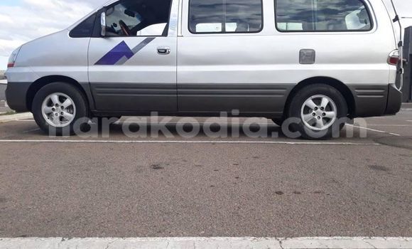 Acheter Occasion Voiture Hyundai Starex Gris à Antananarivo, Analamanga Acheter Occasion Voiture Hyundai Starex Gris à Antananarivo, Analamanga