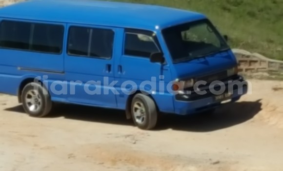 Acheter Occasion Voiture Mazda E2200 Bleu à Antananarivo au Analamanga Acheter Occasion Voiture Mazda E2200 Bleu à Antananarivo au Analamanga