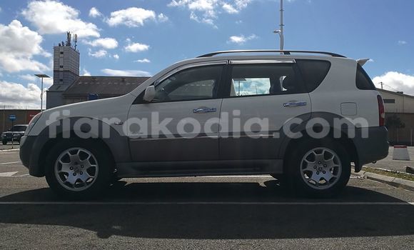 Acheter Occasion Voiture SsangYong Rexton Blanc à Antananarivo, Analamanga Acheter Occasion Voiture SsangYong Rexton Blanc à Antananarivo, Analamanga