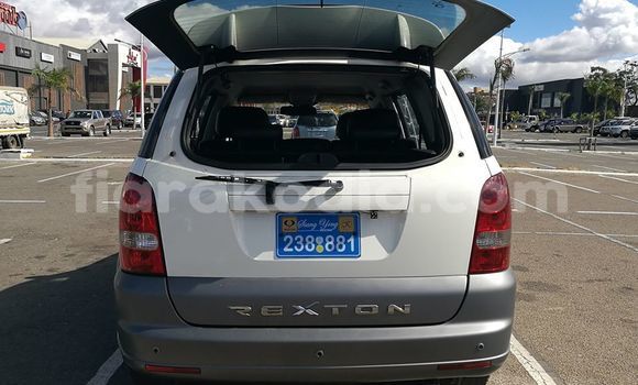 Acheter Occasion Voiture SsangYong Rexton Blanc à Antananarivo, Analamanga Acheter Occasion Voiture SsangYong Rexton Blanc à Antananarivo, Analamanga