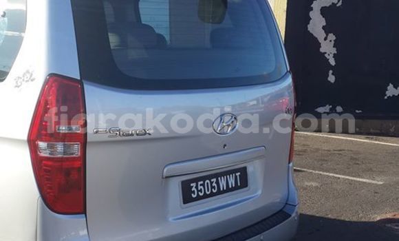 Acheter Occasion Voiture Hyundai Grand Starex Gris à Antananarivo, Analamanga Acheter Occasion Voiture Hyundai Grand Starex Gris à Antananarivo, Analamanga
