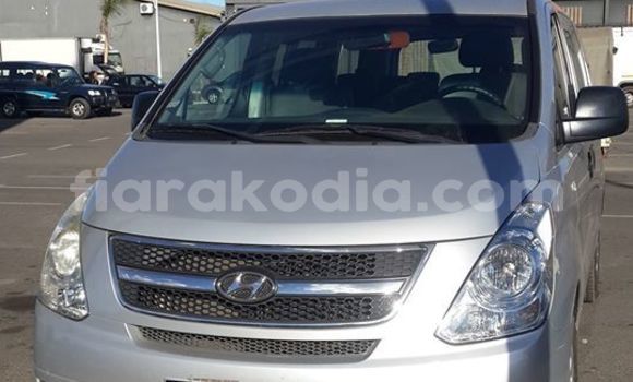 Acheter Occasion Voiture Hyundai Grand Starex Gris à Antananarivo, Analamanga Acheter Occasion Voiture Hyundai Grand Starex Gris à Antananarivo, Analamanga