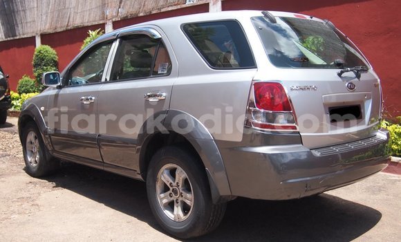 Acheter Occasion Voiture Kia Sorento Gris à Antananarivo, Analamanga Acheter Occasion Voiture Kia Sorento Gris à Antananarivo, Analamanga