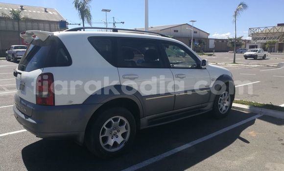 Acheter Occasion Voiture SsangYong Rexton Blanc à Antananarivo, Analamanga Acheter Occasion Voiture SsangYong Rexton Blanc à Antananarivo, Analamanga